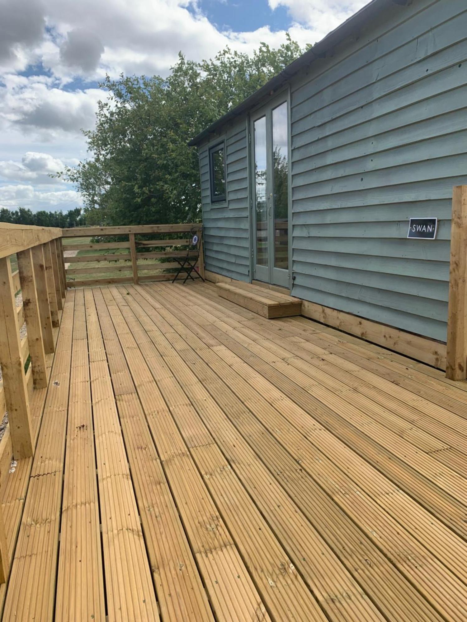 'Swan' Lakeview Lodge Bishampton Esterno foto