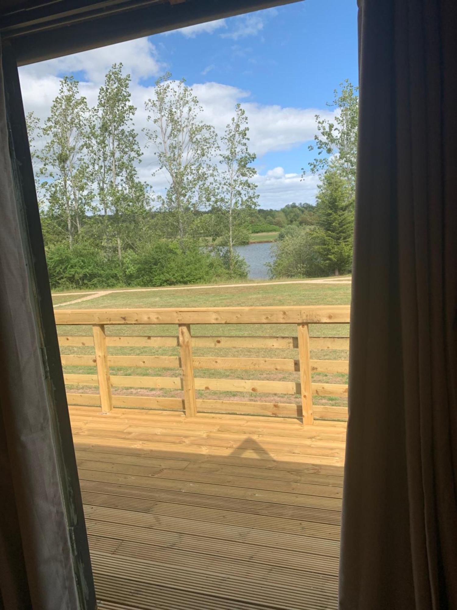 'Swan' Lakeview Lodge Bishampton Esterno foto